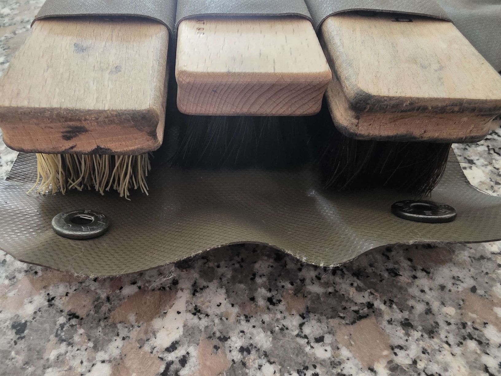 Schweizer Armee Prodotti di pulizia: Schweizer Armee Schuhputzset mit Tasche – Usato da Riniken venduto da Strikeone 1