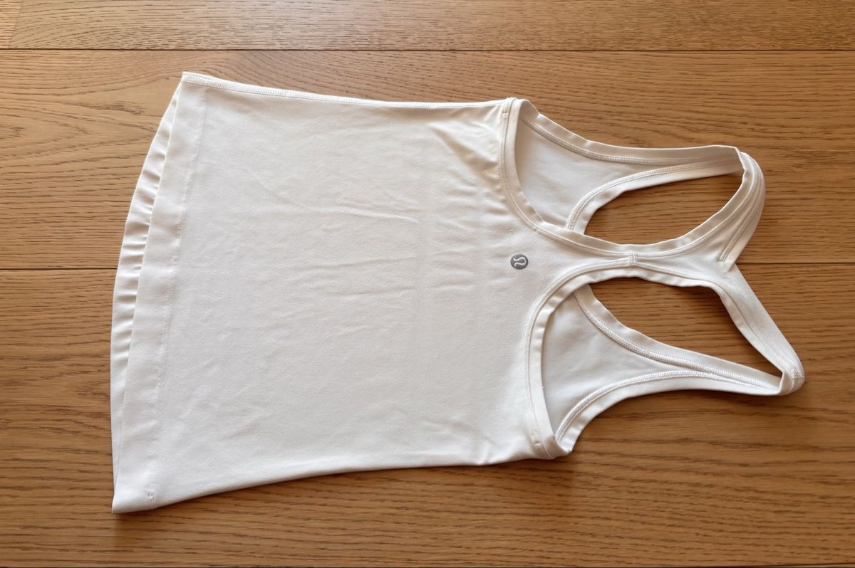 Lululemon Tops: white Lululemon top, size 0 – D'occasion à Kilchberg ZH par ben_pc68 3
