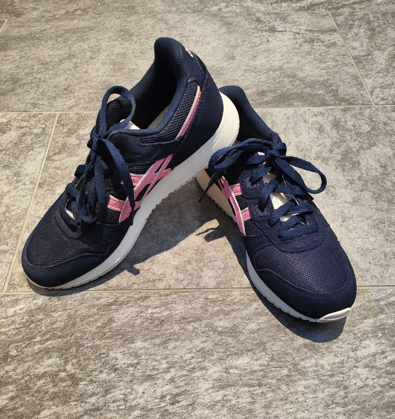 Asics Scarpe da donna: Asics Sneaker Grösse 38 – Nuovo (secondo la descrizione) da Kandergrund venduto da Sam1818 1