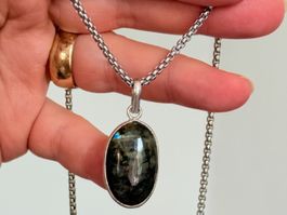 Fashionable labradorite necklace