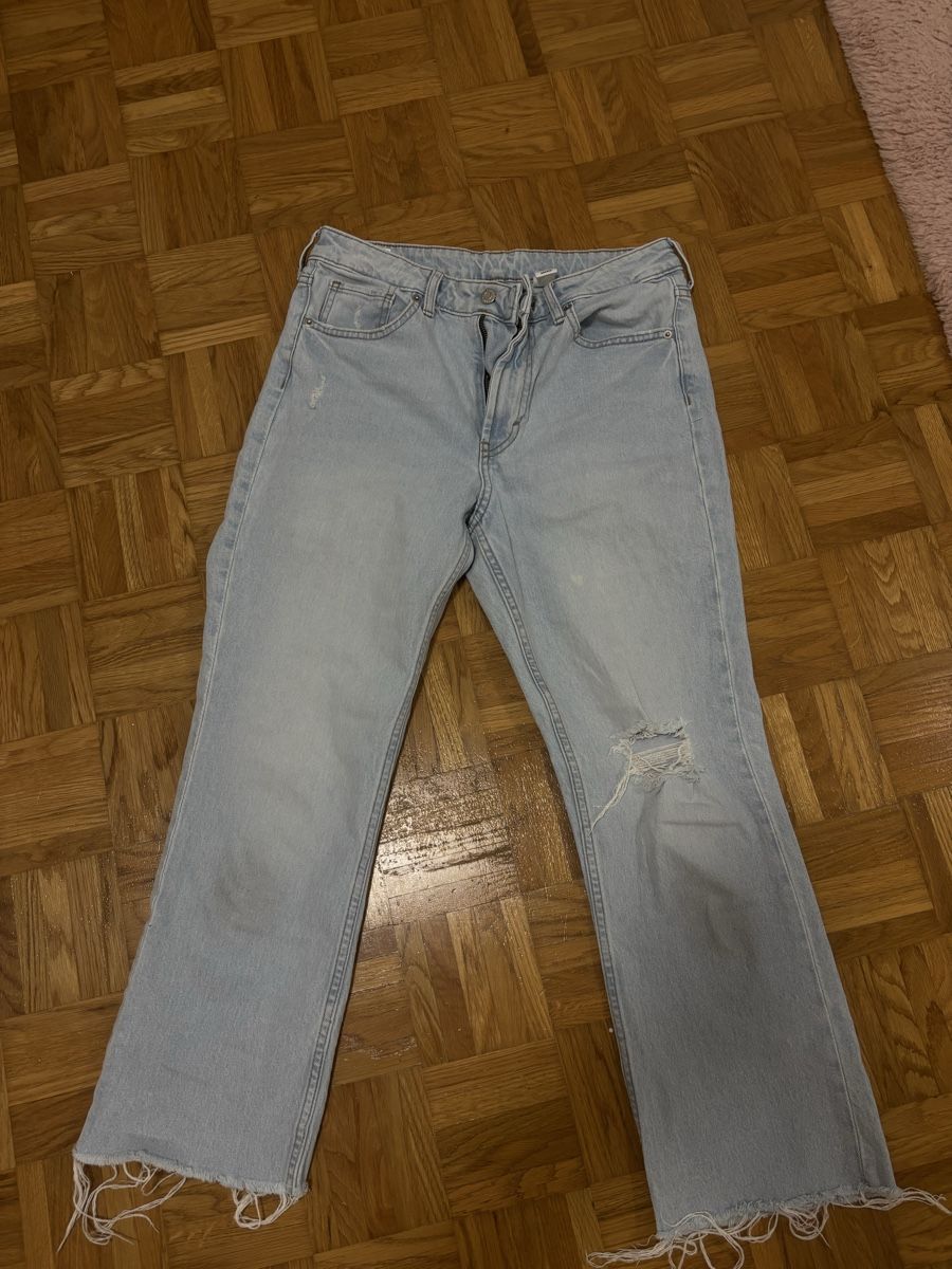 H&M Jeans: Hellblaue Jeans Gr. 36/38 mit Rissen H&M – Usato da Tann venduto da Dina.q