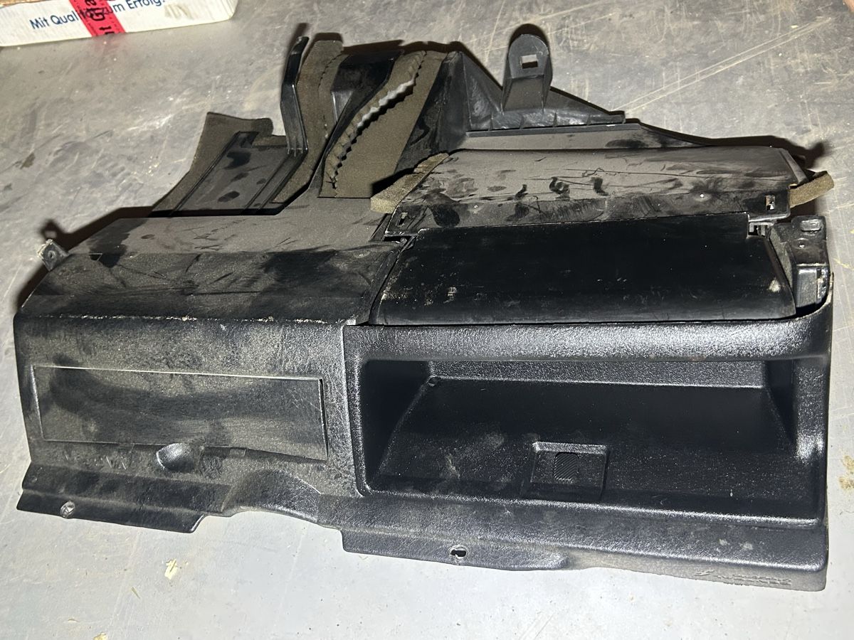Volkswagen Tutti pezzi di ricambio auto: Golf2 Armaturenbrett – Usato da Gampelen venduto da ste_r6hj 2