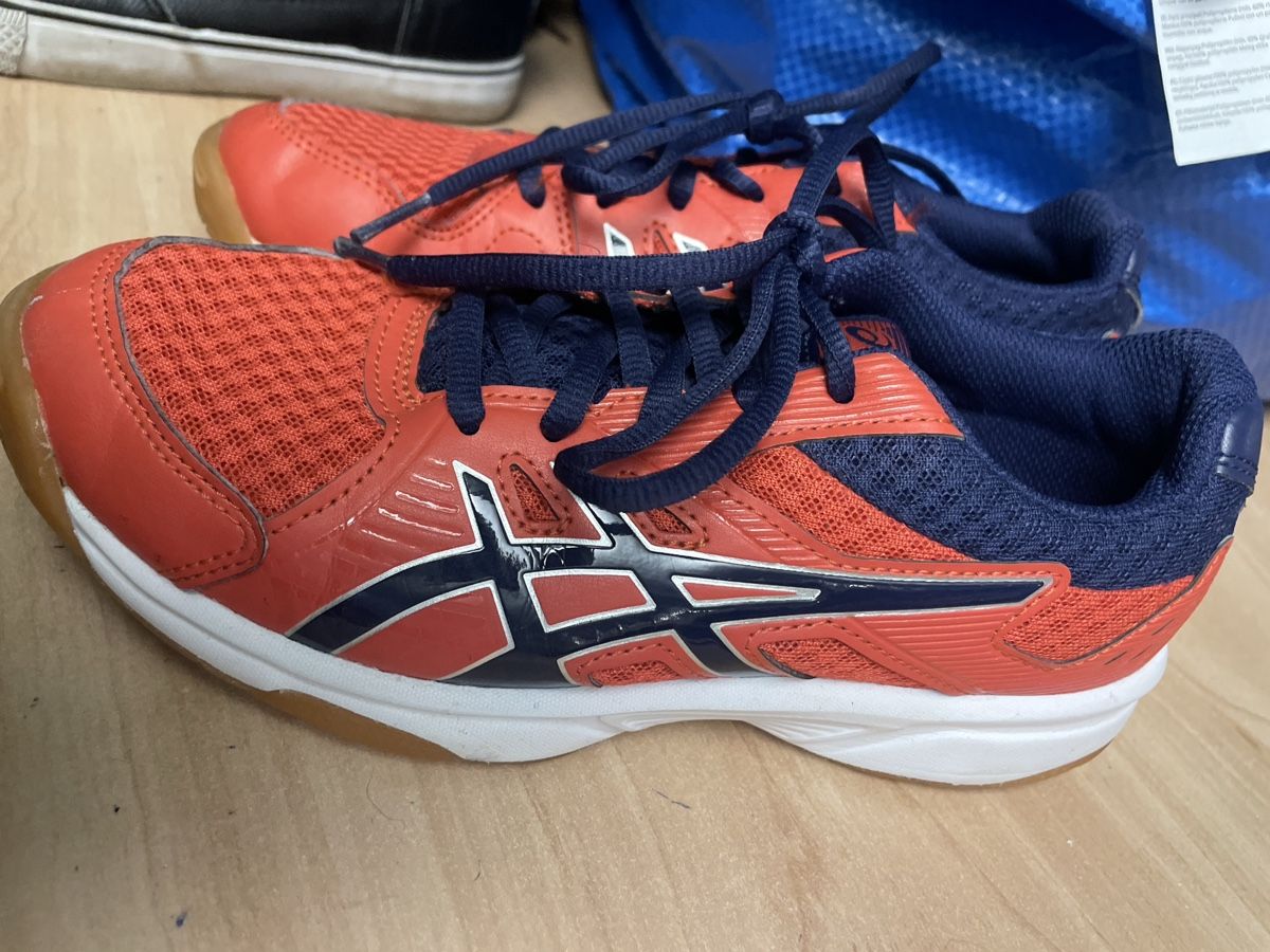 Asics Scarpe per ragazzi: Asics Hallenschuhe Kinder orange Grösse 36 – Usato da Obergerlafingen venduto da cabo4