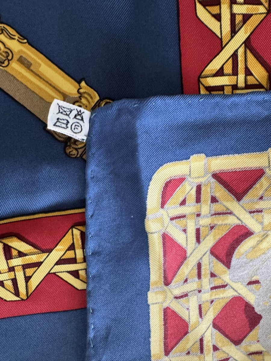 Hermès Foulards, Tücher & Schals: Original Hermes Seide Tuch – Gebraucht aus Belp von Aliya 1