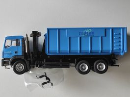 MAN TGA 3-achs Abrollmulde mit Ladekran von Conrad 1/50