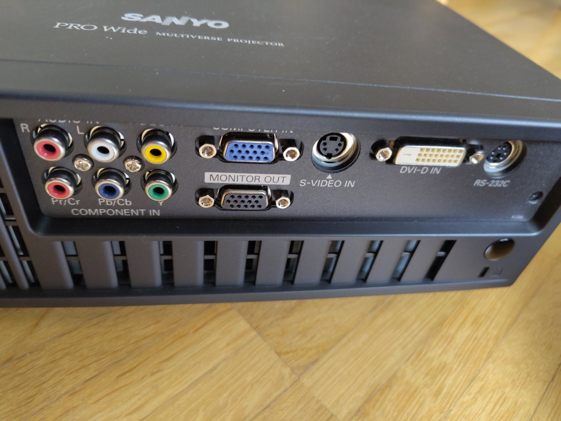 Sanyo Vidéoprojecteurs: Projektor Sanyo PLC WXU10E – D'occasion à Luzern par rap_qq2s 1