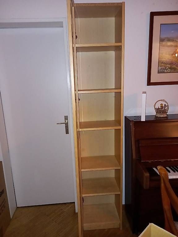 Vitrinen: Einfache, schmale Vitrine – Gebraucht aus Zürich von cla_mf9b 1