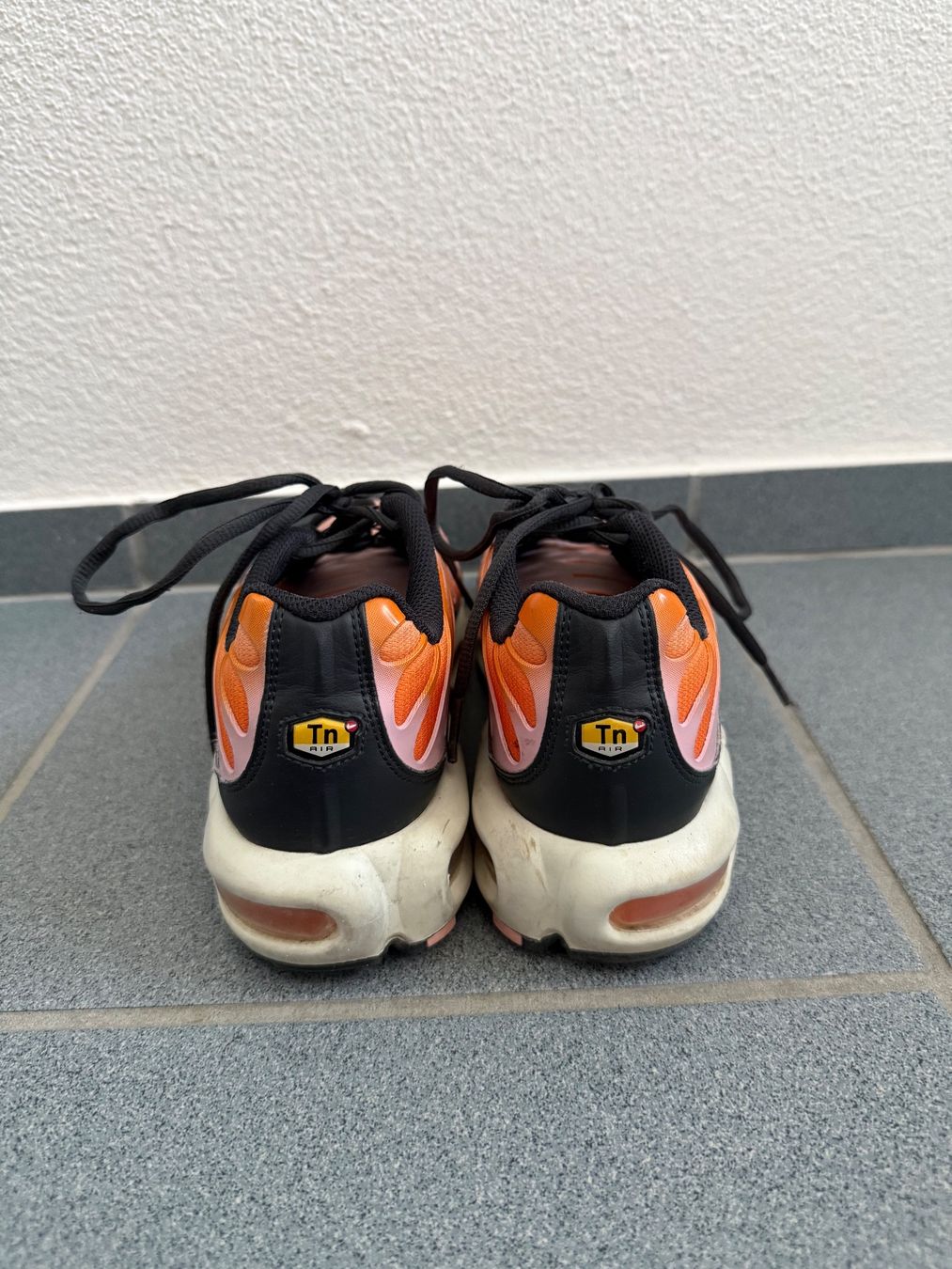 Nike Chaussures femmes: Nike Air Max Plus "Magma Orange Soft Pink" – D'occasion à Worb par le_castor 3