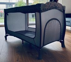 Hauck Reisebett faltbar grau mit Premium Matratze