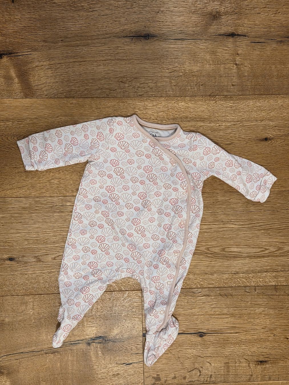 Pyjamas & Ähnliches: Pyjama Gr. 68 mit Muscheln, Schlafanzug, Newborn – Gebraucht aus Ottikon von swiftchocolate