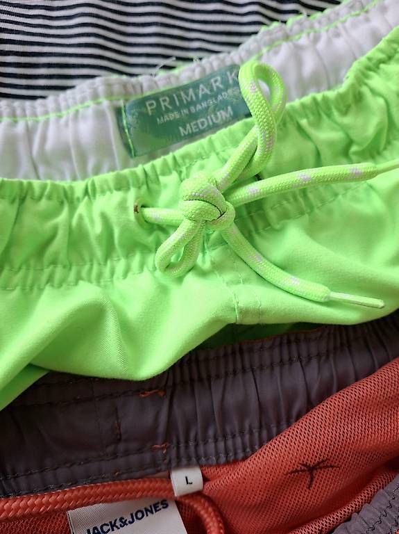 Lotti di vestiti: 2 Badeshorts, 2 Shirts – Usato da Schaffhausen venduto da nguni 2