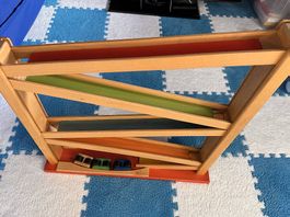 Holzkugelbahn mit 3 Autos