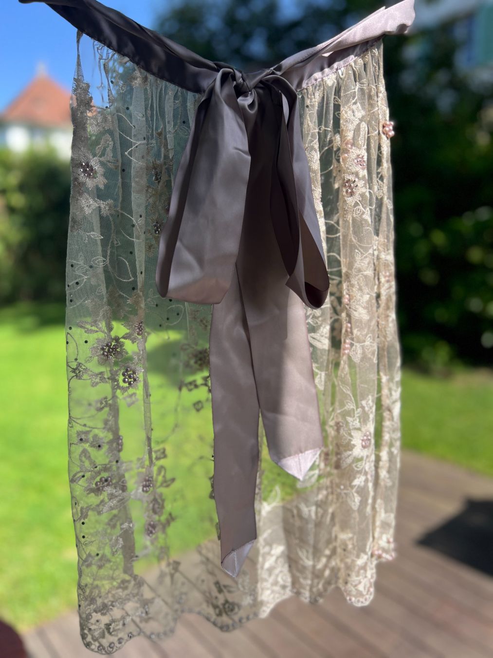 Costumi tradizionali: Edle Dirndl Schürze von Krüger in Gr 34 / XS – Usato da Wallisellen venduto da Val1990 1