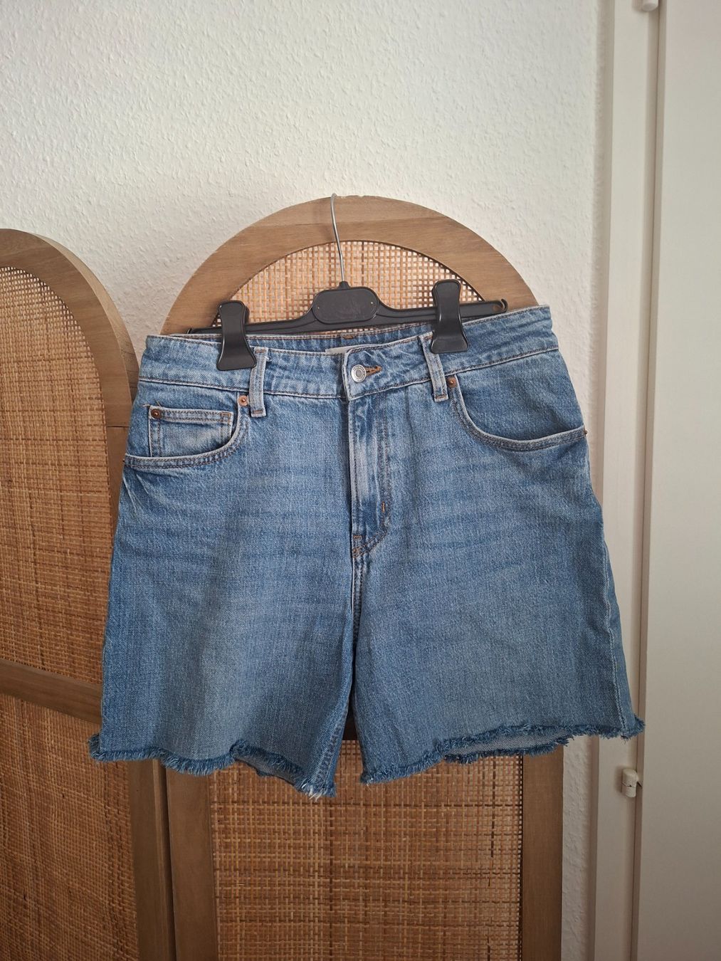 H&M Jeans: Shorts en denim H&M bleu taille 40 – Gebraucht aus Genève von a_t_g5kq