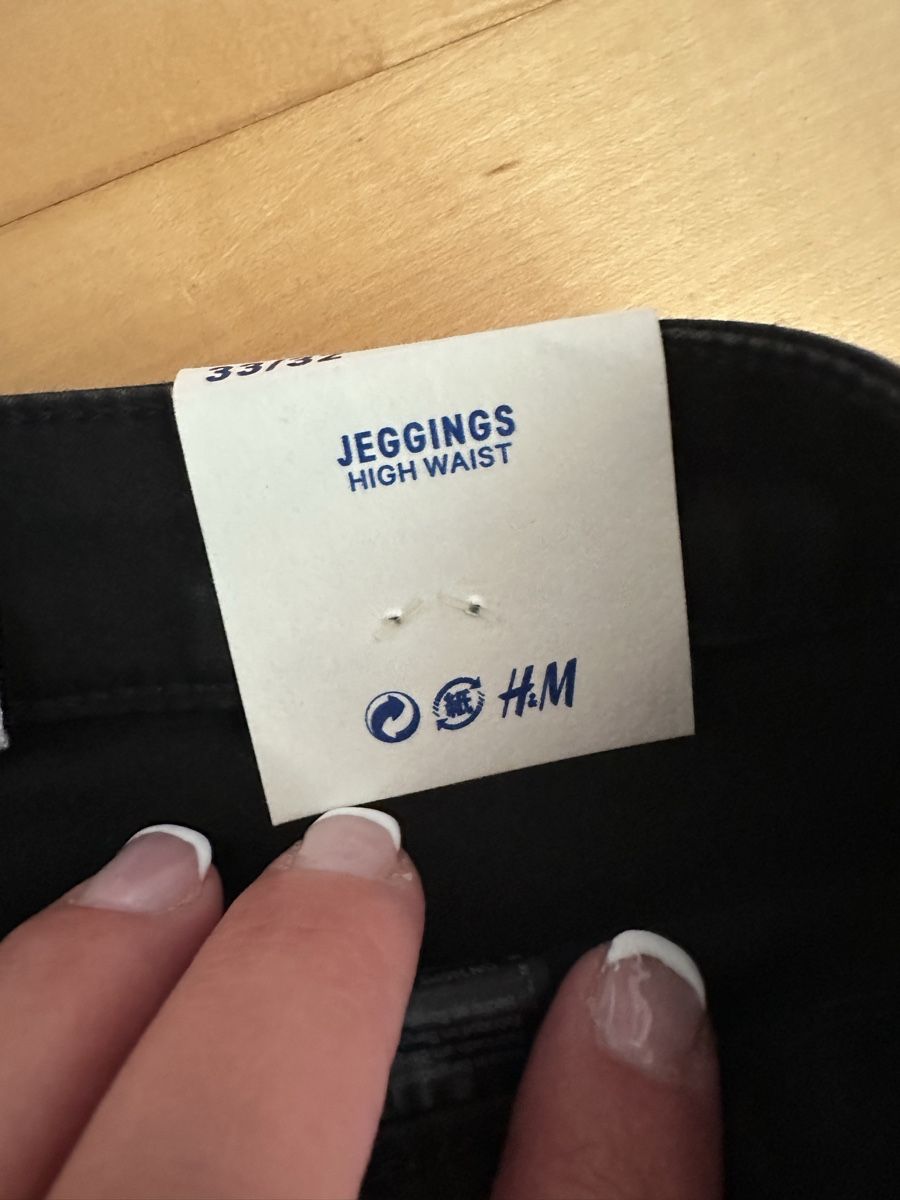 H&M Jeans: Schwarze H&M Damen Jeans – Nuovo (secondo la descrizione) da Zollikofen venduto da Taximan89 2