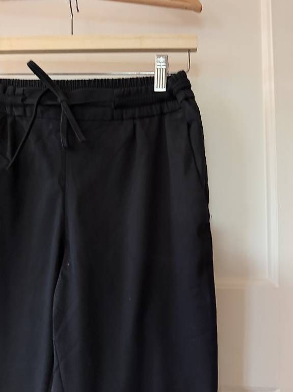 Pantalons: SCHWARZE STOFFHOSE – D'occasion à Zürich par Nadgb1303 1