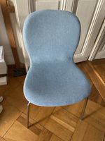 Sedia design Karl-Petter, tessuto blu, gambe metallo
