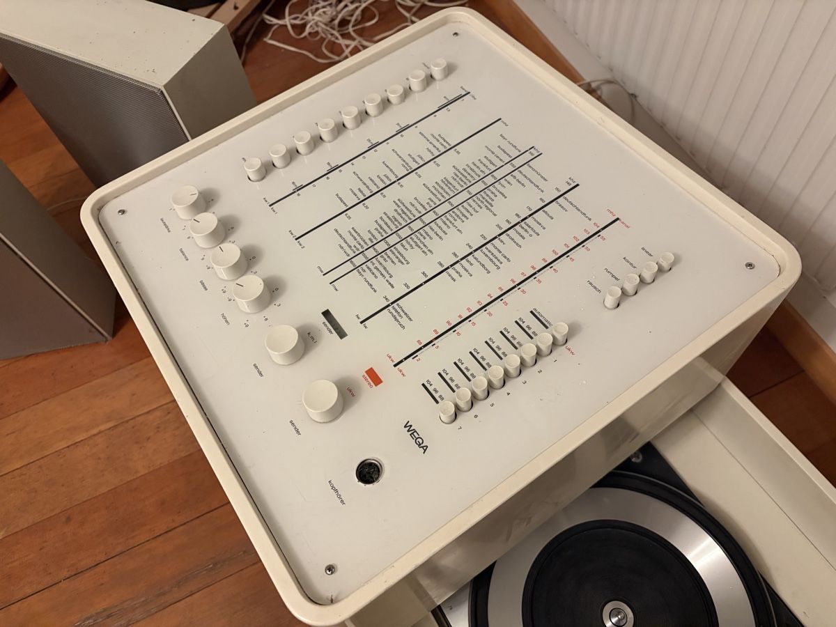 Wega Giradischi: Wega Verner Panton Design – Usato da Gretzenbach venduto da livulove 1