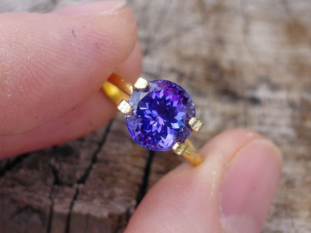 Edelsteine: Tanzanite Deep Violet Clean – Gebraucht aus Bévilard von Yougems