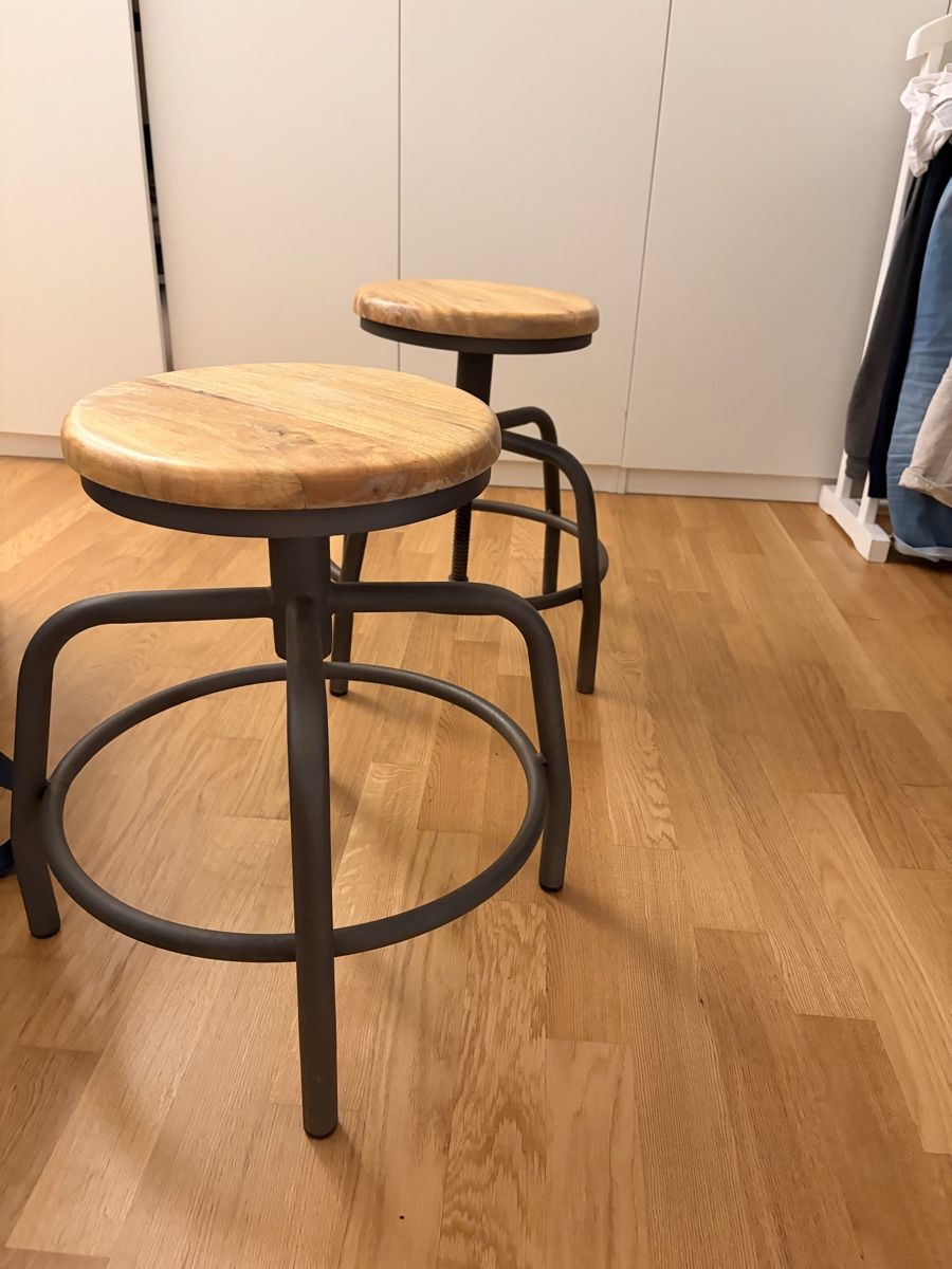 Hocker: Hocker Holz Metall 2 Stk. gebraucht – Gebraucht aus Zürich von Sandraastoll