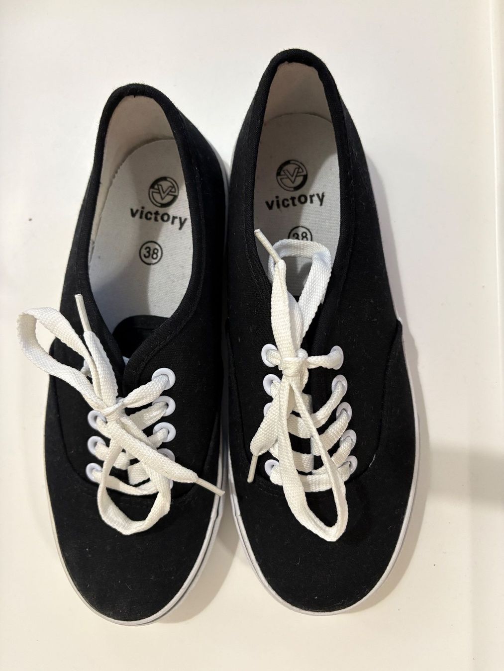 Victory Scarpe da donna: Schuhe Victory Grösse 38 – Usato da Auenstein venduto da 5222 1