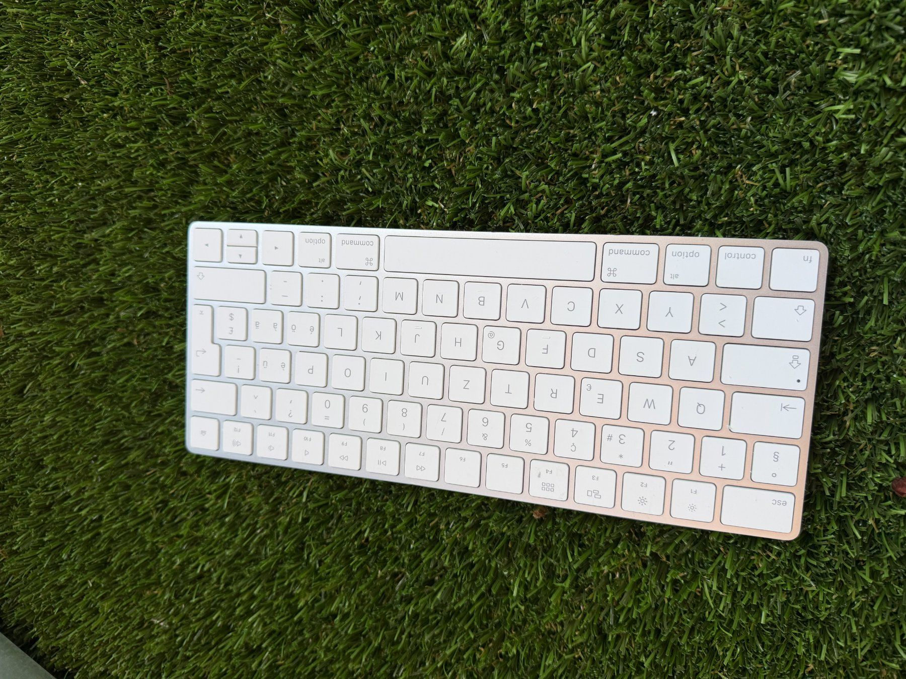 Apple Tastiere: Apple Magic Keyboard Clavier Suisse 2/2 – Usato da Bulle venduto da Kapelletti 3