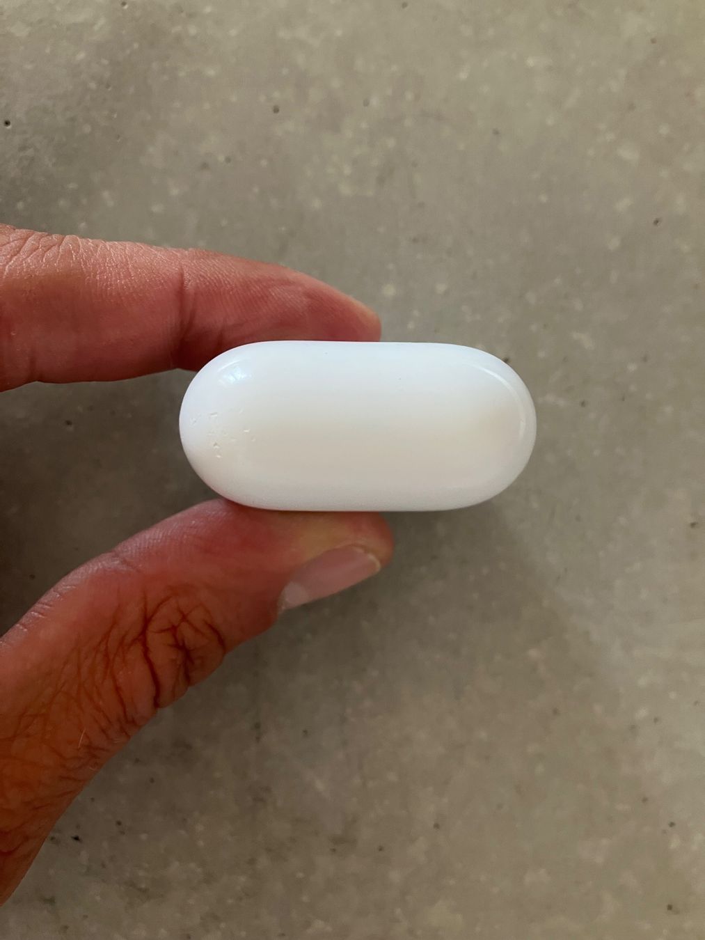 Apple Cuffie: APPLE AIRPODS Case – Usato da Lausanne venduto da mr.v 5