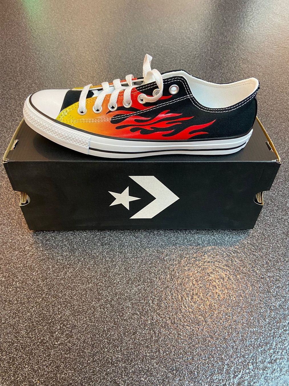 Converse Scarpe da donna: CONVERSE  GRÖSSE 44  INNENSOHLE 28.5 CM – Nuovo e nell'imballaggio originale da Zürich venduto da LIQUIDATOR.CP