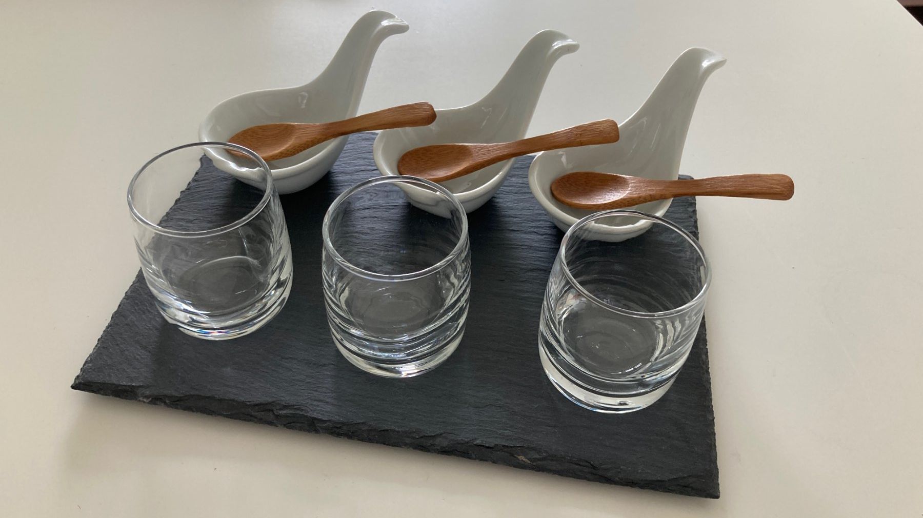 Teller: Apéro chic: Ensemble de service complet pour vos soirées! – Gebraucht aus Biel/Bienne von almercaa