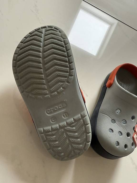 Scarpe per ragazzi: Crocs Grösse : 28 - 29 – Usato da Gränichen venduto da sheyzoe 1
