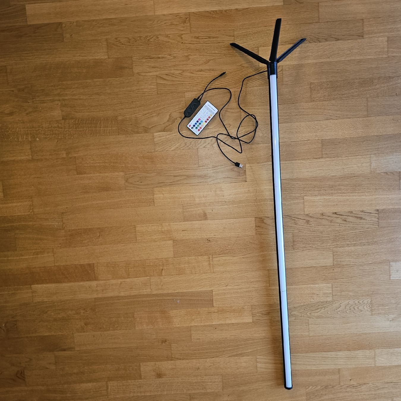 Lampade: Led Stehlampe ähnlich wie Hue Bridge – Nuovo (secondo la descrizione) da Weiach venduto da Sasu312