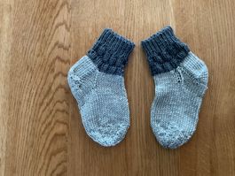 Handgestrickte Kindersocken Fusslänge 14cm Grau Gr. 23/24