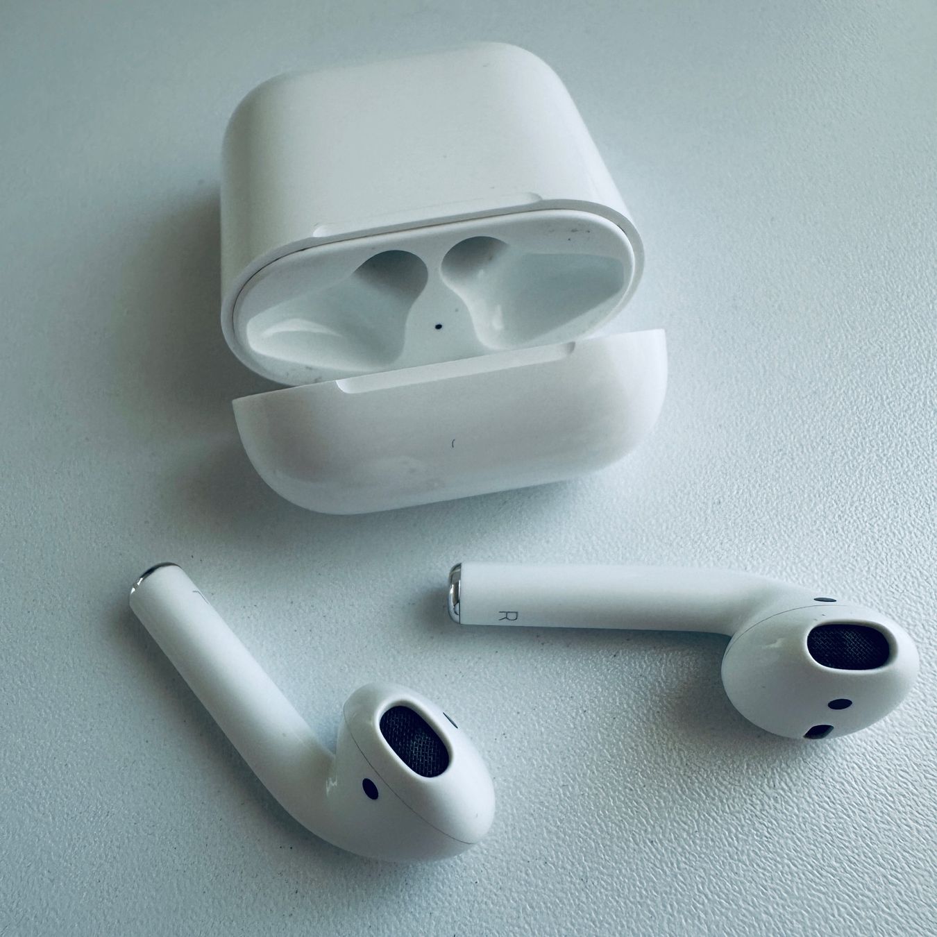 Apple Cuffie: Original Apple AirPods 2 Kopfhörer Wireless Lightning Kabel – Usato da Basel venduto da MY.AIRPODS.SHOP 1