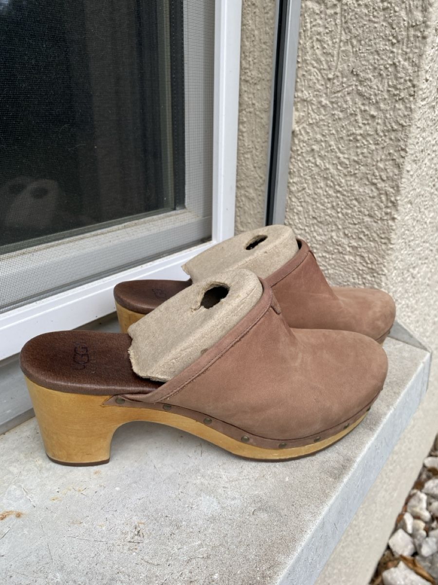 Ugg Damenschuhe: Ugg Clogs – Gebraucht aus Biberstein von koempossible