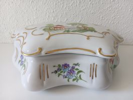 Bonbonnière en porcelaine / Porzellan Deckeldose