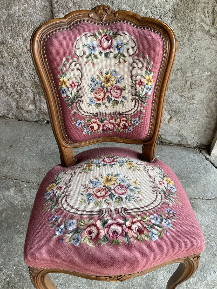 Sedie: Antiker Stuhl mit Blumenmuster – Usato da Mönchaltorf venduto da Tschibi 1