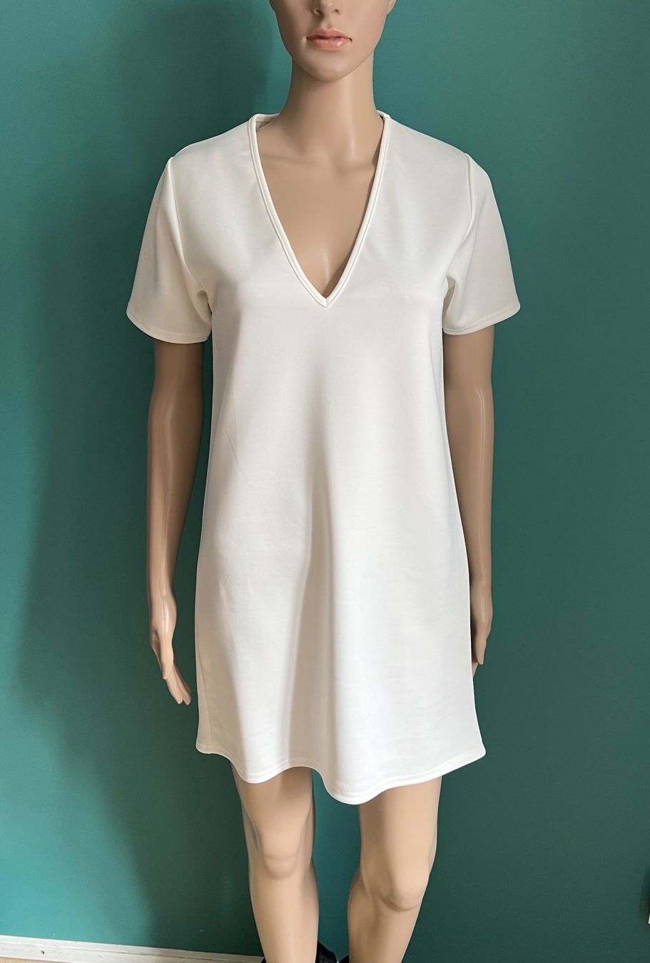 Kleider: MISSGUIDED Kleid 🤍 – Gebraucht aus Zürich von ClosetQueen