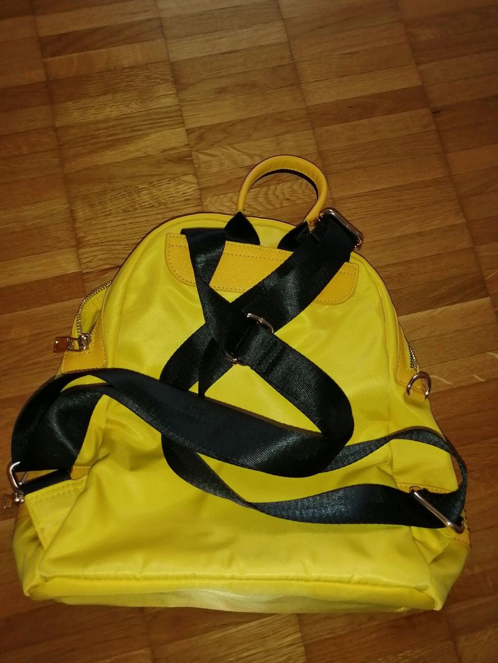Zaini: Damen Rucksack Sonnengelb / schwarz – Usato da Uster venduto da zebralino 2