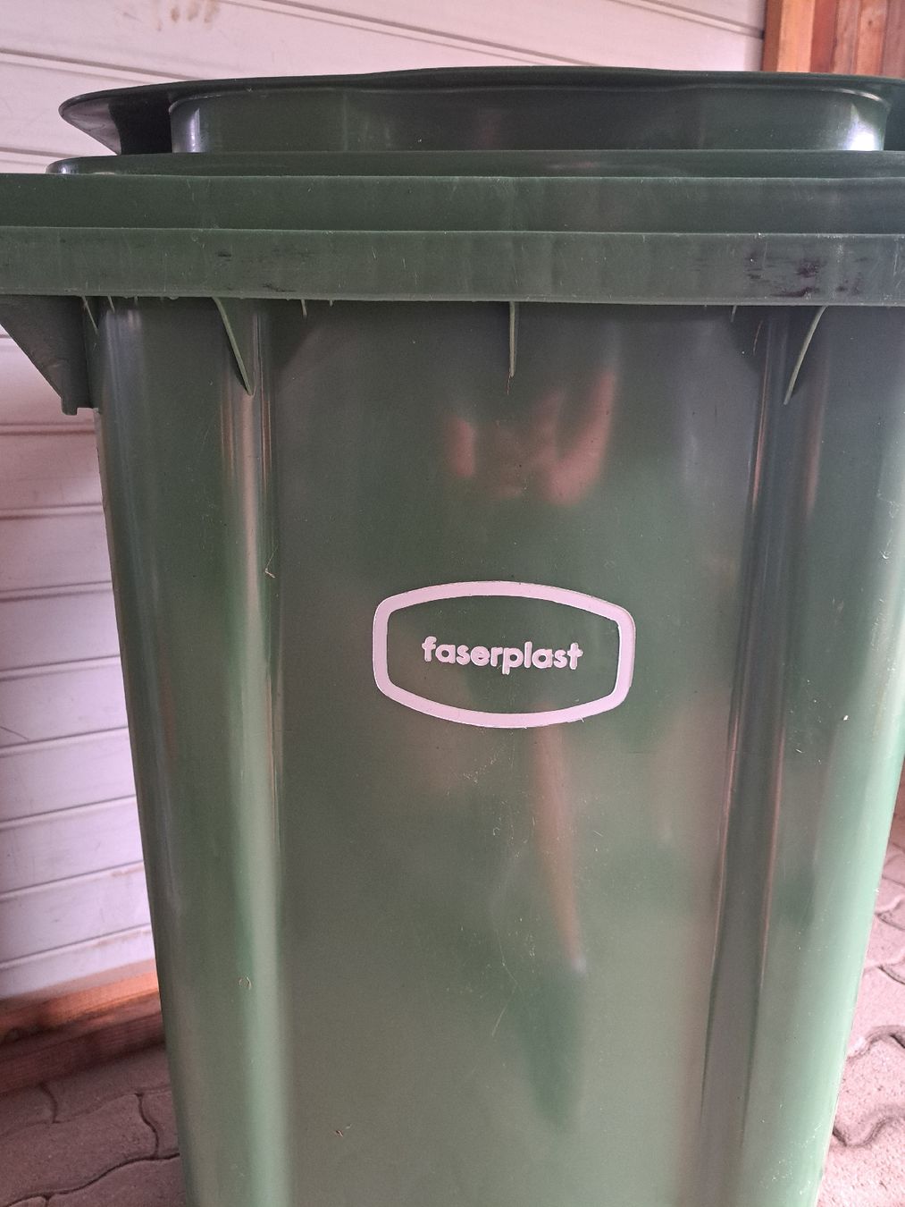 Banconi: Faserplast 240 l Abfall-/Grüngutcontainer an 1.- CHF !! – Usato da Olten venduto da Eden_19901 1
