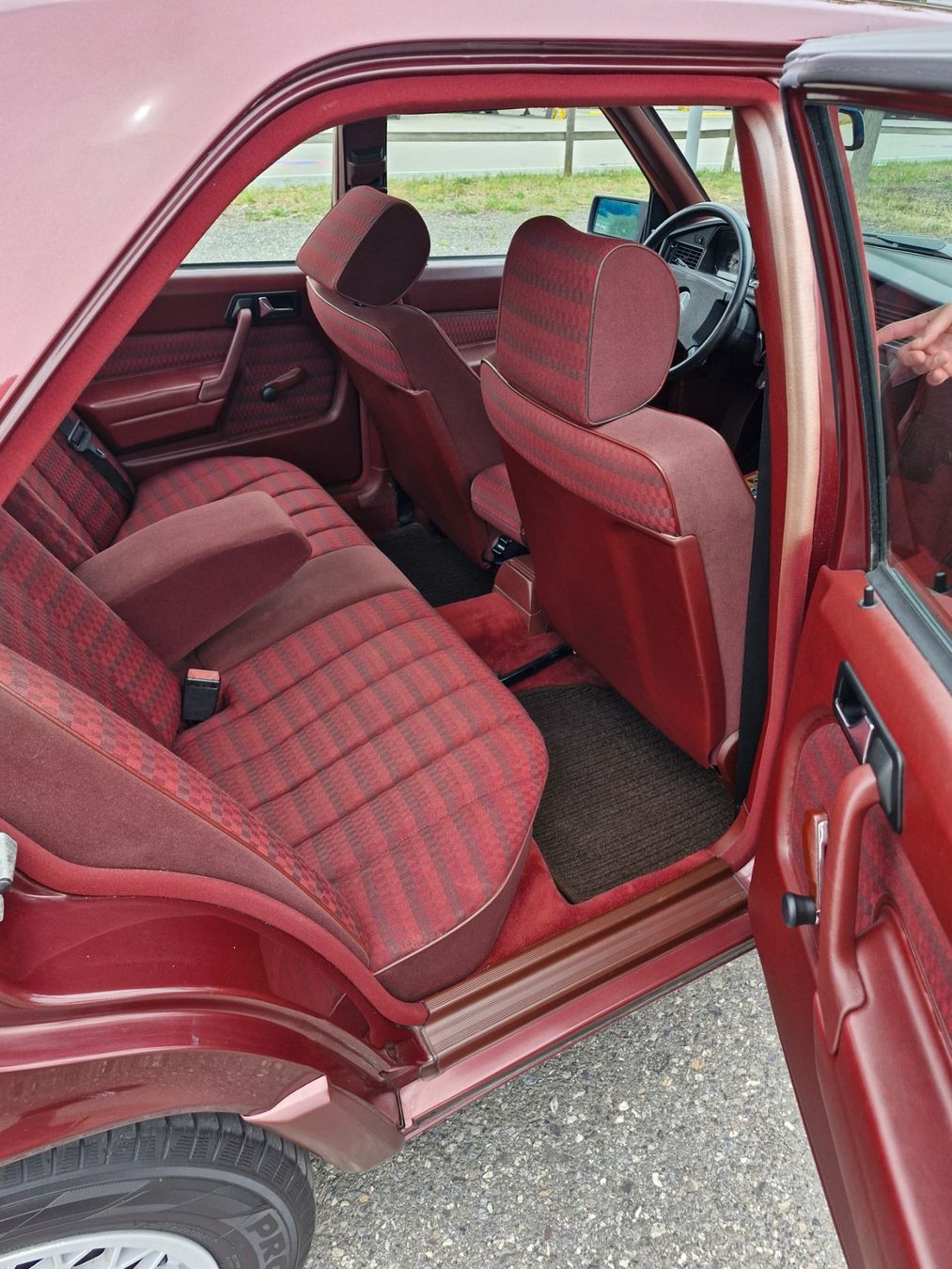 Mercedes-Benz Autos: MERCEDES-BENZ 190 E 2.6 – D'occasion à Nendeln par j_oschi 3
