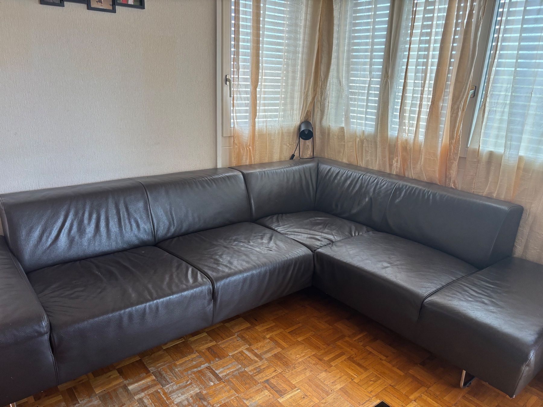 Sofas: Canapé d’angle noir – D'occasion à Lausanne par Anna-MariaR 3