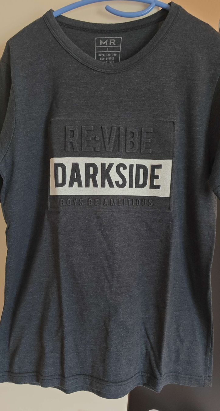 Camicie, T-shirt & Polo: MR Re:Vibe Darkside Tee, Size S, Boys Be Ambitious – Nuovo (secondo la descrizione) da Carouge GE venduto da Andelie