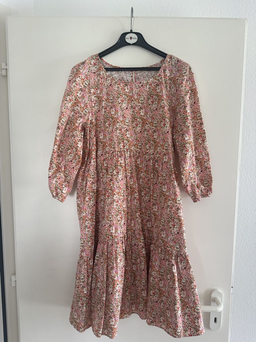 Kleider: ROMANTIC SPRING MIDI DRESS WITH FLOWERS M – Gebraucht aus Zofingen von JumpInVintage