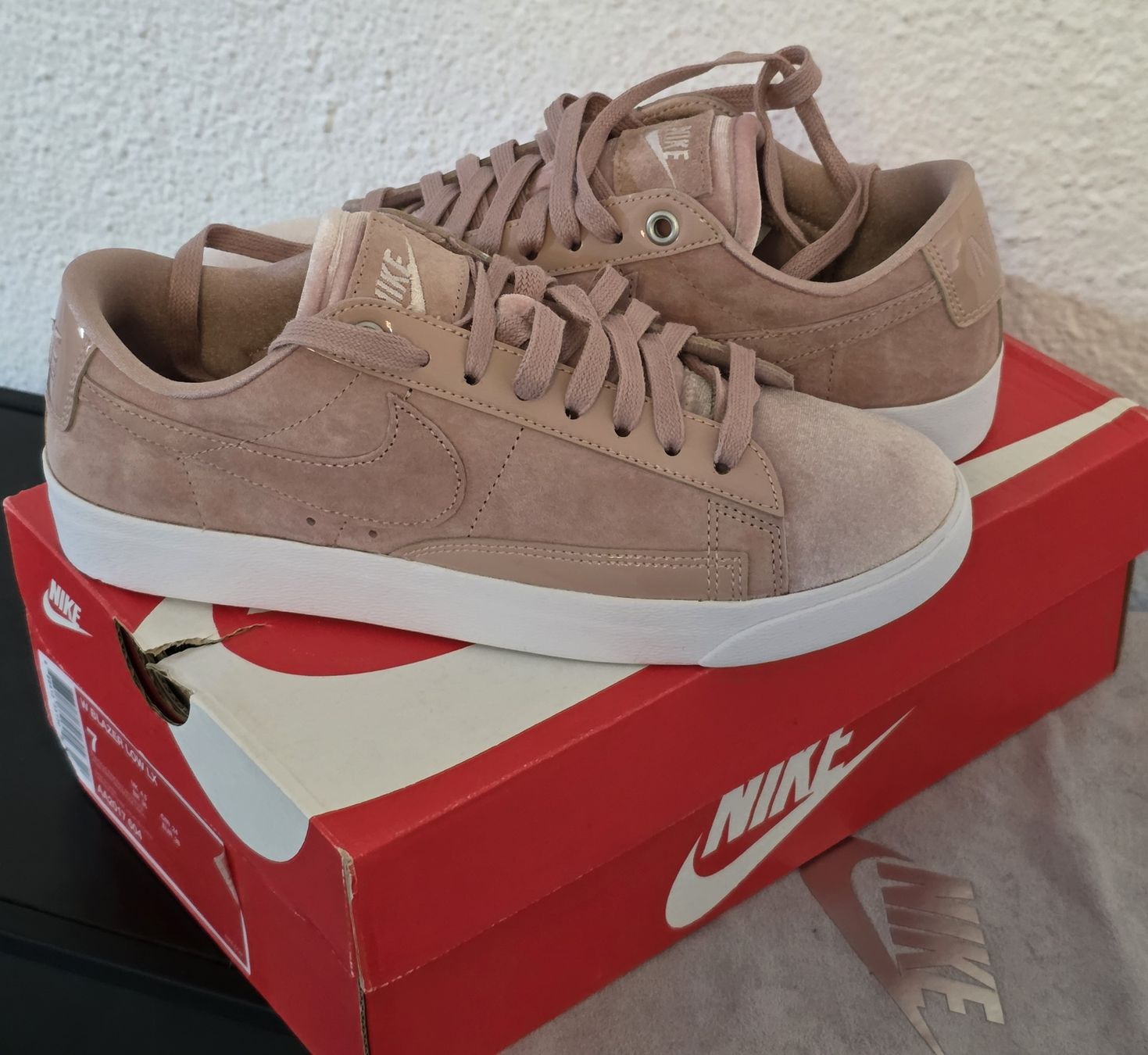 Nike Scarpe da donna: Nike Blazer Low LX, Gr. 38, neu – Nuovo e nell'imballaggio originale da Rheinsulz venduto da Gilea 1