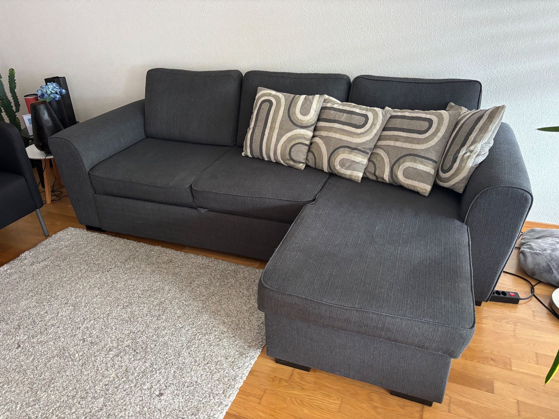 Divani: Ecksofa ausziehbar mit Schlaffunktion – Usato da Zug venduto da Koenigo