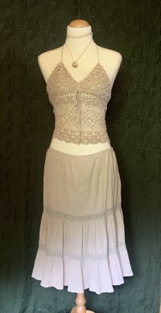 Beiger Boho-Maxirock im sommerlichen Strand-Look