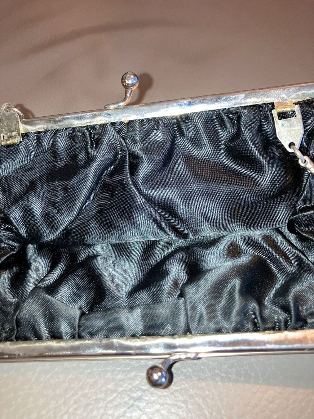 Borse da donna: Pochette argento con catenella – Usato da Melano venduto da H-Sara 2