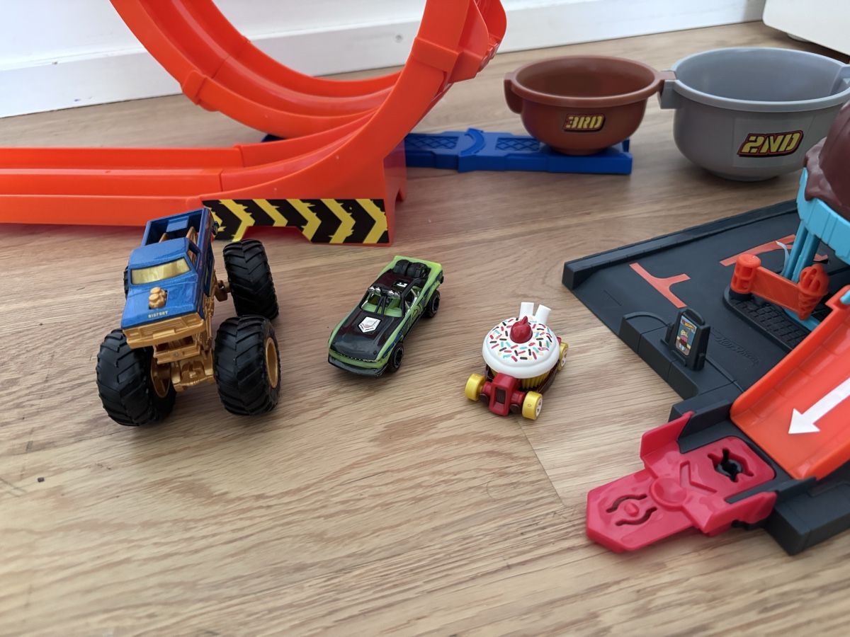 Hot Wheels Spielzeuge: Hot Wheels Loop & ice cream swirl - Top Zustand – Neu (gemäss Beschreibung) aus Menzingen von gispat 5