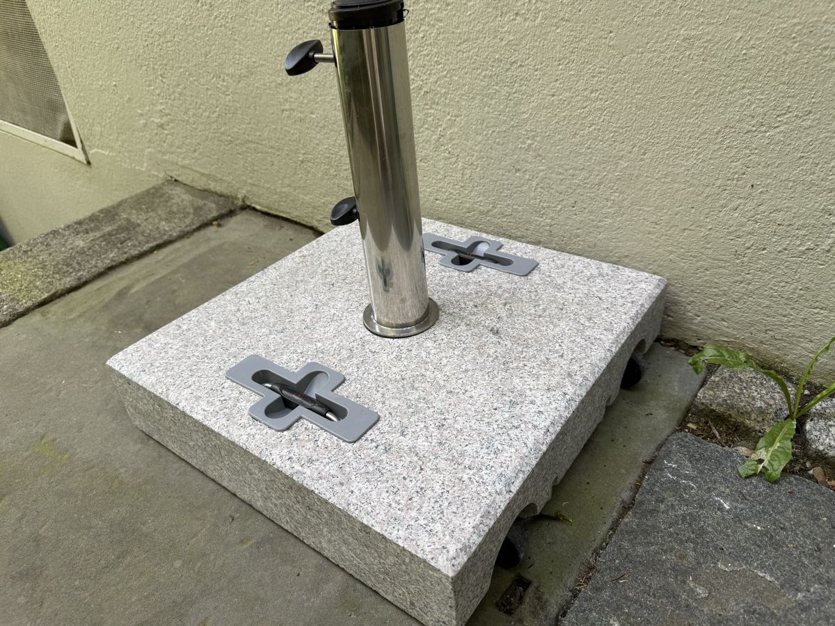 Autres: Doppler Schirmständer Granit 50kg – D'occasion à Zürich par StudioCardin 3