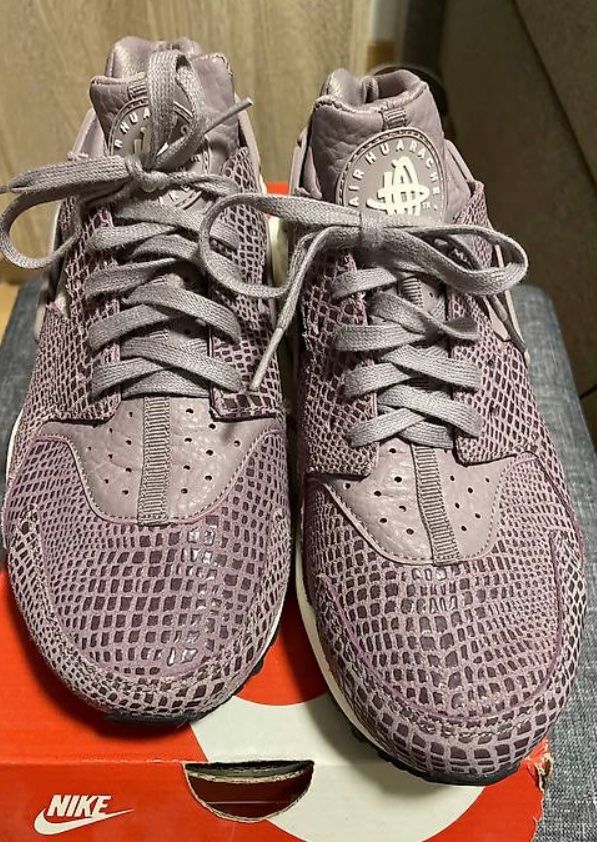 Nike Scarpe da donna: WMNS Nike air huarache run – Usato da Schmitten FR venduto da dia_y5nx 3